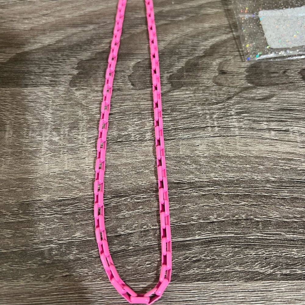 Melania Clara Necklace 
Mini bari chain 14 inches with 3 inch extender